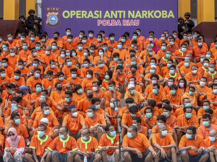FOTO: Ratusan Orang Ditangkap pada Operasi Anti-Narkoba Polda Riau