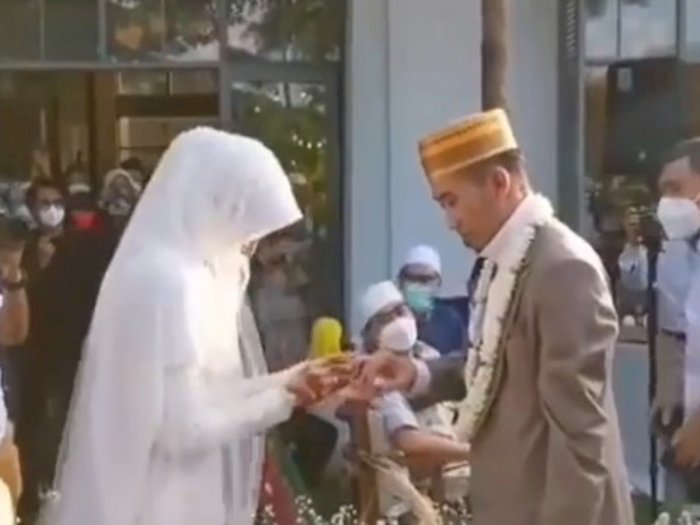 Menikah Lewat Proses Ta'aruf, Ustadz Syam Grogi Pegang dan Cium Istri
