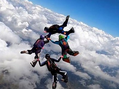 Pria Ini Meninggal dalam Kecelakaan Skydiving Setelah Parasutnya Gagal Dibuka