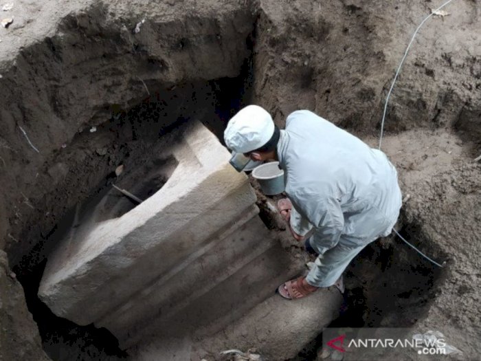 Batu Yoni Unik Berukuran Besar ini Ditemukan di Mungkid Magelang