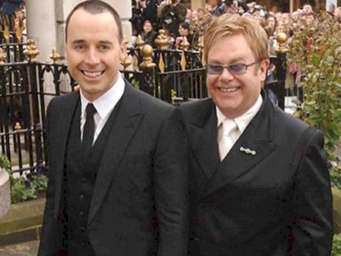 Punya Pasangan Gay, Elton John Murka Vatikan Tolak Pernikahan Sesama Jenis