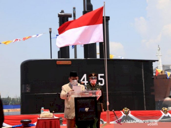 Prabowo Serahterimakan Kapal Selam KRI Alugoro-405, Buatan Dalam Negeri