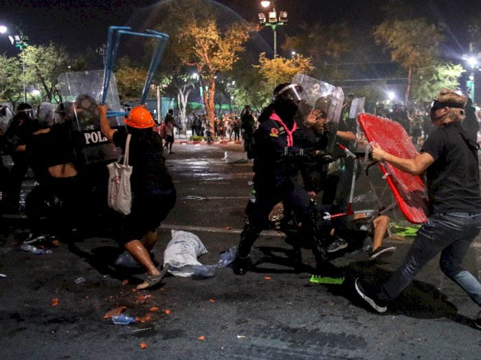 Bentrok Polisi dan Demonstran Thailand di Dekat Istana, Puluhan Orang Terluka