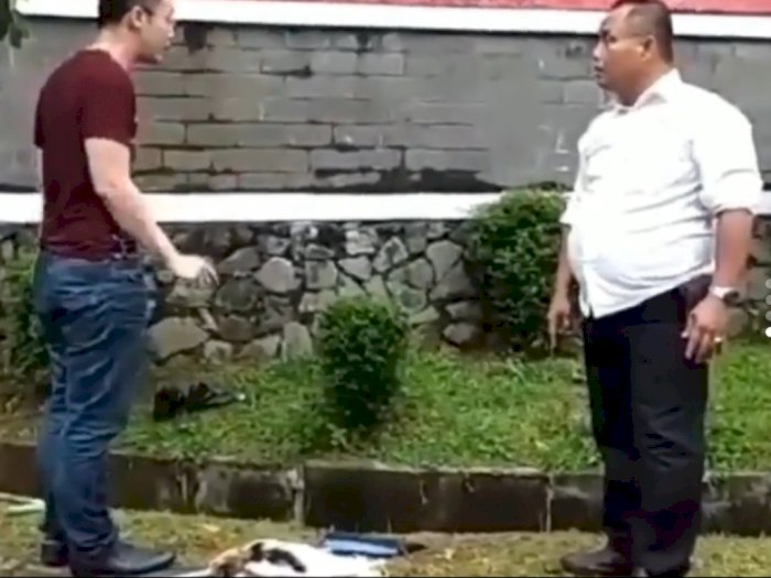 Viral Pria Bunuh Kucing di Sekolah, Netizen: Semoga Karma Datang Segera Untukmu!