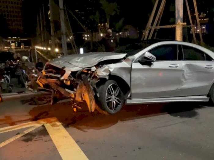 Kecelakaan Mercy Vs Mazda di Senayan, Korban Alami Luka-luka