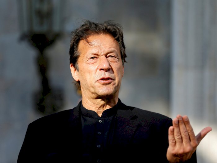 Perdana Menteri Pakistan Langsung Positif Corona Usai Lepas Masker Sehari Sesudah Divaksin