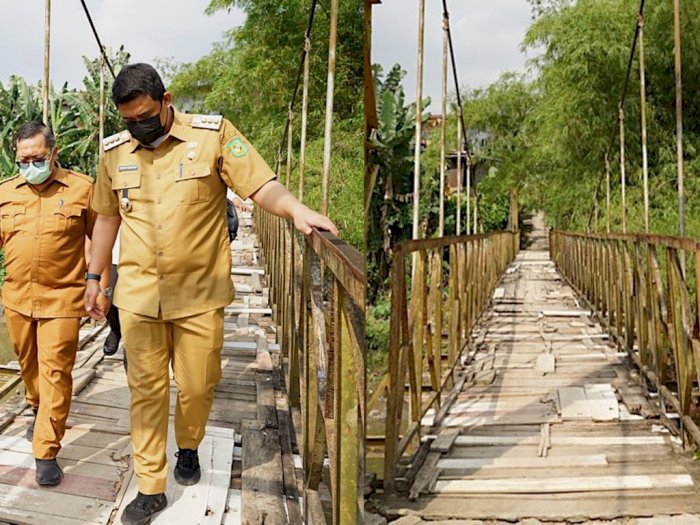 Wali Kota Bobby Nasution Janji Perbaiki Jembatan Warga yang Rusak di Medan Polonia