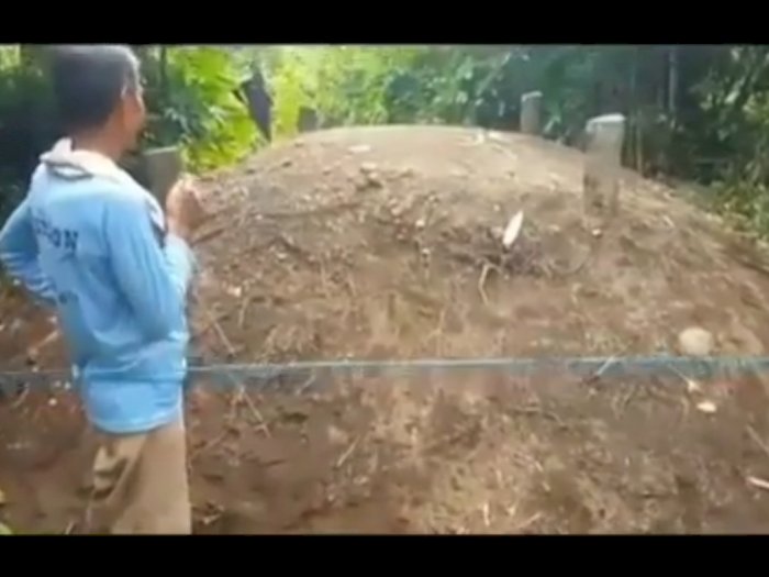 Fenomena Aneh, Video Penampakan Permukaan Tanah Kuburan Tiba-tiba Menggembung Sendiri