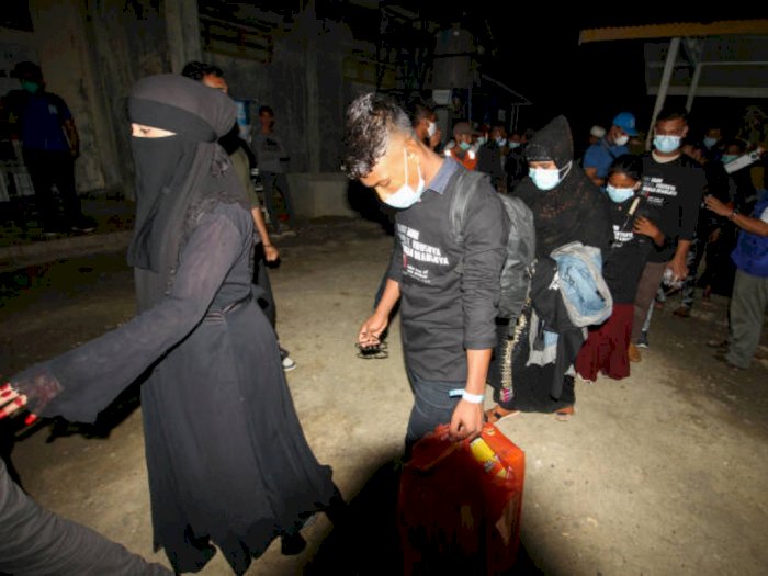 36 Pengungsi Rohingya Pindah ke Medan dari Lhokseumawe, Lihat Ekspresi Mereka saat di Bus