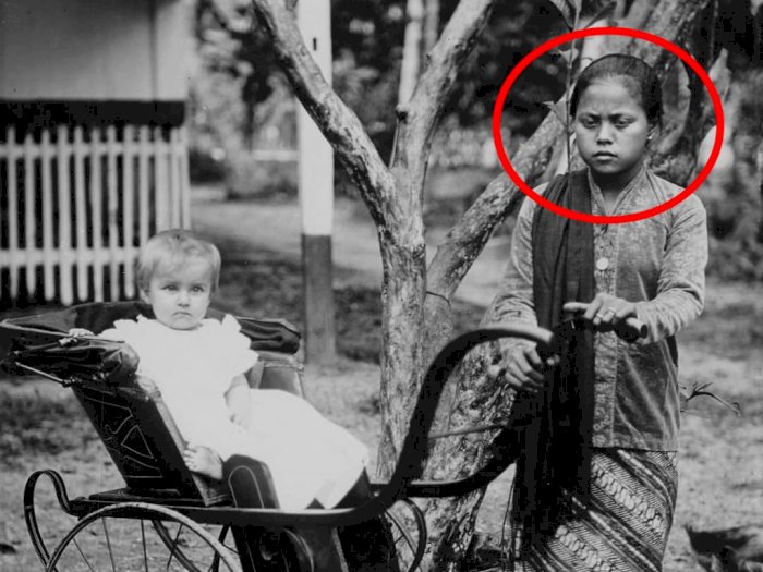 Foto Jadul Wanita Pengasuh Anak di Banjarmasin 1905, Raut Wajahnya Bikin Netizen Salfok