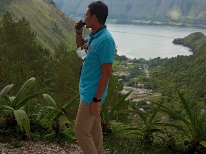 Sandiaga Uno Dorong Pelaku Parekraf di Danau Toba Manfaatkan Program Kartu Prakerja