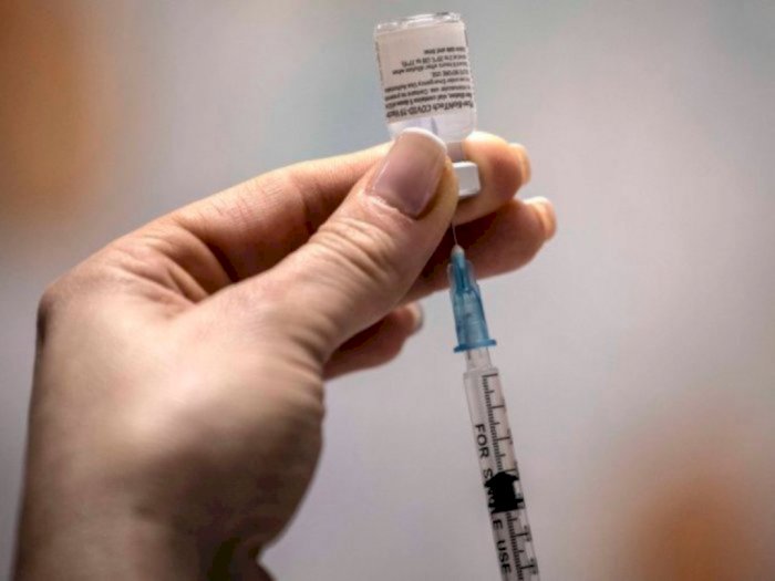 Peneliti: Dosis Kedua Vaksin Covid-19 Dapat Memiliki Efek Samping yang Lebih Intens