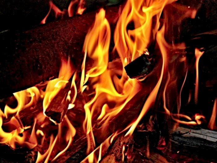Merinding! Seorang Pria Dibakar Hidup-Hidup di Jakbar, Kondisinya Mengenaskan