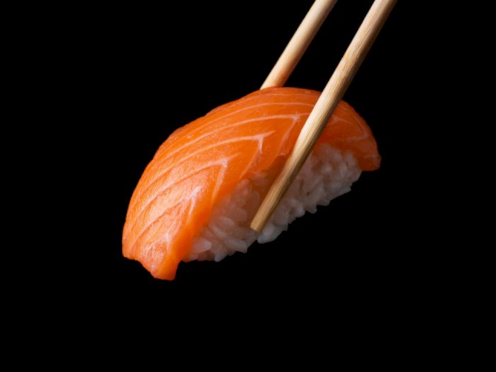 Bukan Asli Jepang, Ternyata Lahirnya Sushi Salmon Ada Campur Tangan Norwegia
