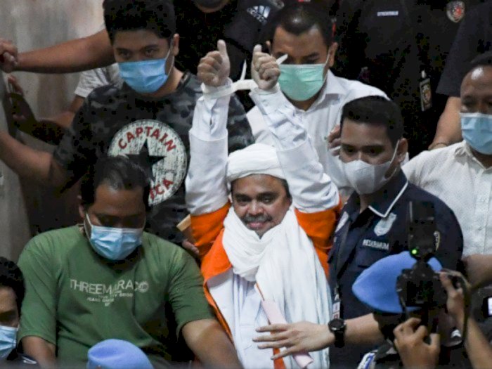 Sidang Rizieq Diperketat Pasca Bom di Makassar, Polisi Sortir Pengunjung PN Jaktim