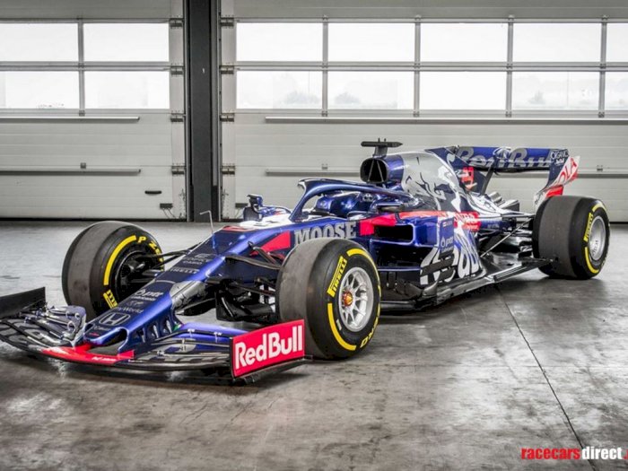 Kini Kamu Berpeluang Mendapatkan Mobil F1 Toro Rosso STR14 Satu Ini!