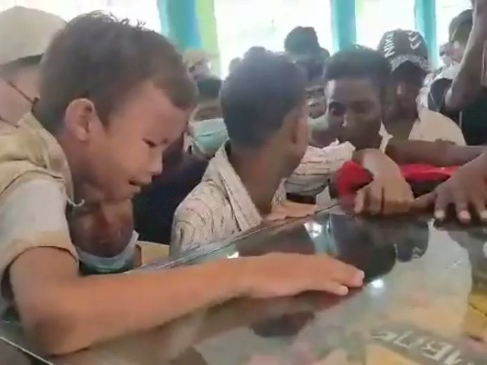 Tangis Menyayat Hati Bocah Ratapi Kematian Sahabatnya, Ditembak Aparat Myanmar di Kepala