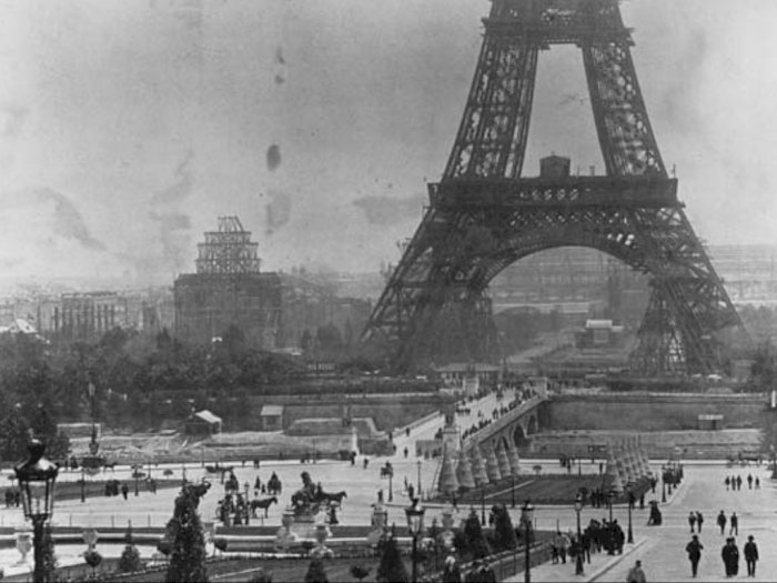 Peristiwa 31 Maret: Menara Eiffel Diresmikan hingga Pembajakan Pesawat Garuda di Bangkok