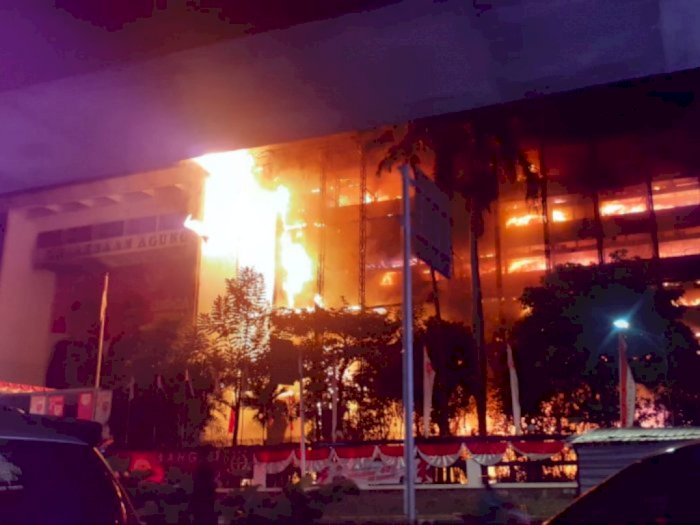 Kebakaran di Apartemen Taman Sari, Penghuni Kesulitan Turun
