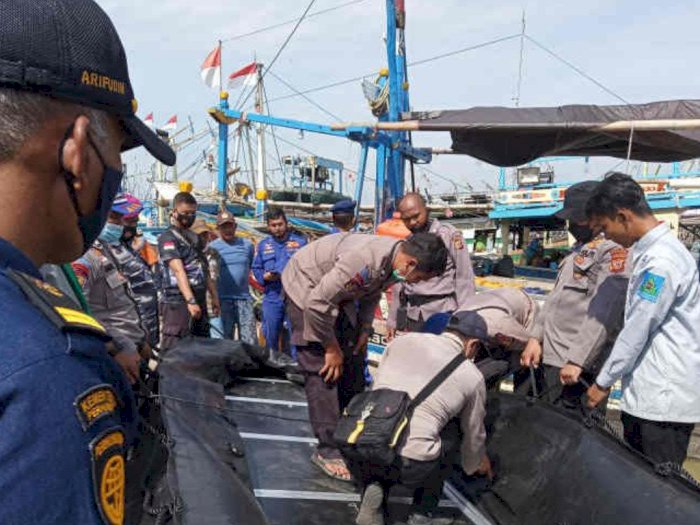 Tim Gabungan Cari 17 Korban Kecelakaan Laut di Perairan Indramayu