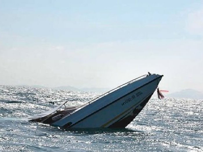 15 AKB Selamat dari Kecelakaan Kapal di Indramayu, 17 Orang Masih Hilang