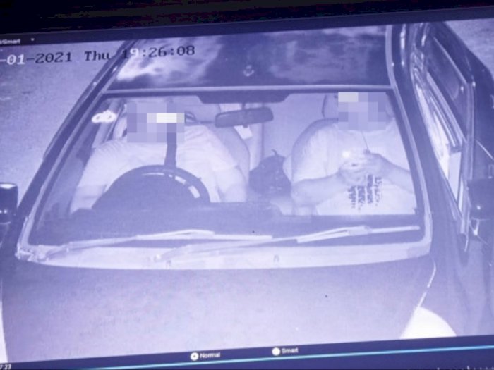 Oknum Polisi Terekam CCTV Lagi Asik Menghisap Sabu di Dalam Mobil, Kaget saat Diringkus