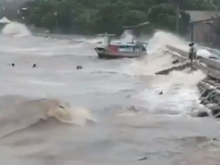 Hati-hati! BMKG Ungkap Potensi Gelombang Laut Setinggi 6 Meter Akibat Siklon Tropis Seroja