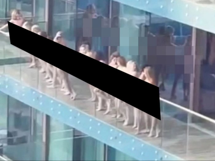 Viral Sekelompok Wanita Telanjang di Balkon & Ditangkap Polisi, Perekam Video Juga Didakwa