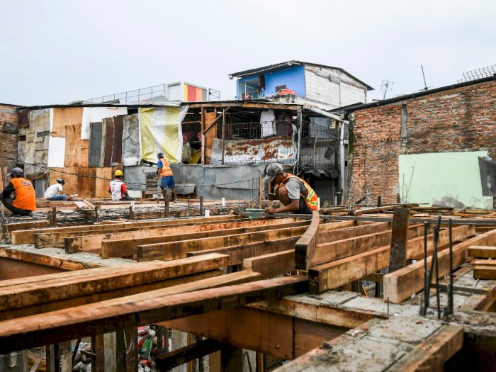 FOTO: Pembangunan Rumah Panggung Untuk Hadapi Banjir
