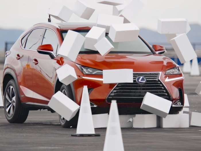 Lexus Sengaja Butakan Pengemudi 4,6 Detik, Karena Ingin Tunjukkan Hal Ini!