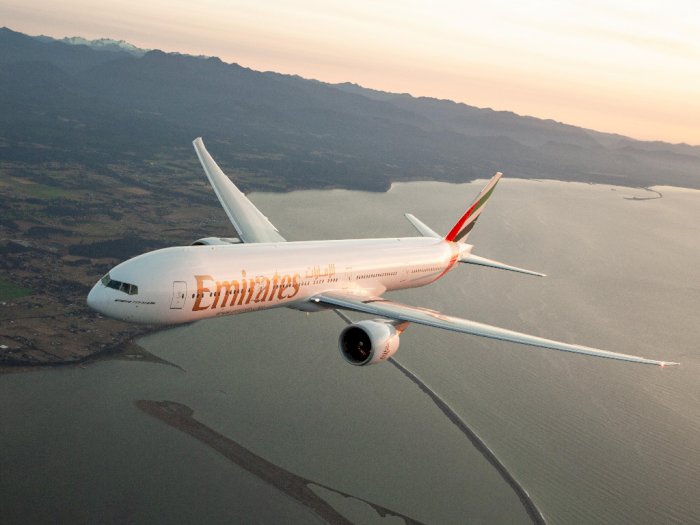 Mantap! Emirates Terbangkan 50 Juta Vaksin Corona & 100 Ton Jarum Suntik ke Seluruh Dunia