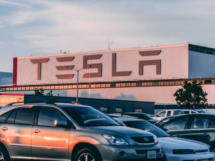 Elon Musk Ungkapkan Teknologi FSD Tesla V9.0 Hampir Siap!