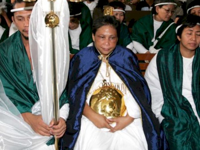 Dijuluki Ratu Surga, Lia Eden Sering Utak-Atik Ayat Alquran, Sahkan Sholat dalam 2 Bahasa