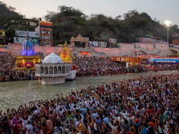 Ritual Mandi di Sungai Gangga India Dikhawatirkan Memicu Infeksi Virus Corona