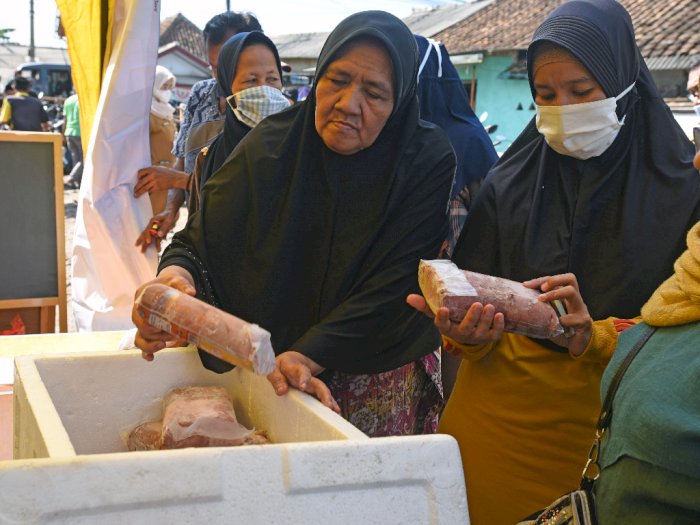 FOTO: Operasi Pasar Daging Perum Bulog
