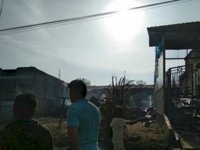 Diduga Korsleting Listrik, Gudang Sayur dan 4 Rumah Warga di Simalungun Terbakar