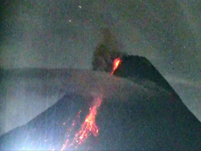 Gunung Merapi Luncurkan Awan Panas Tiga Kali Hingga 1,8 Km