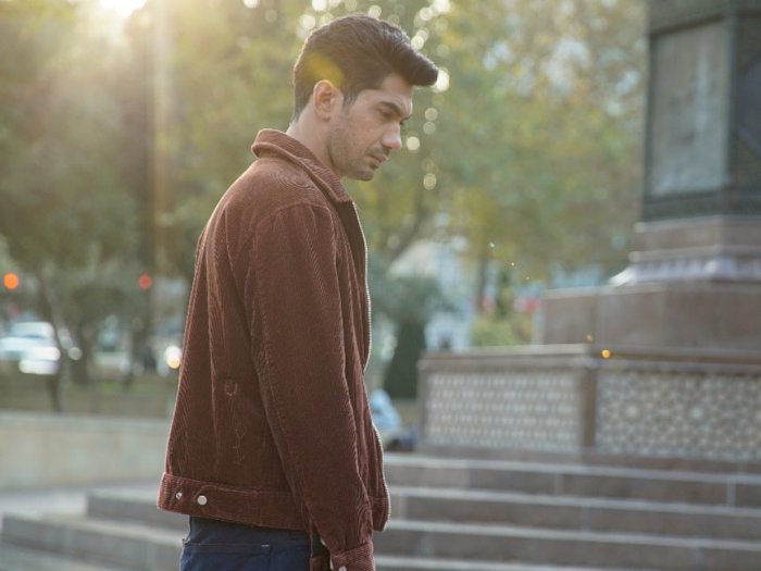 Reza Rahadian Berganti Peran di Film Surga yang Tak Dirindukan