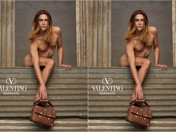 Usung Konsep Androgini, Brand Fashion Valentino Hadirkan Model Pria Bugil Pakai Tas Wanita