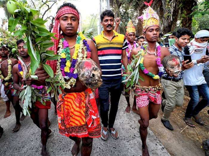 Festival Gajan, Penduduk Menari dengan Tengkorak Manusia Minta Agar Panen Besar di India