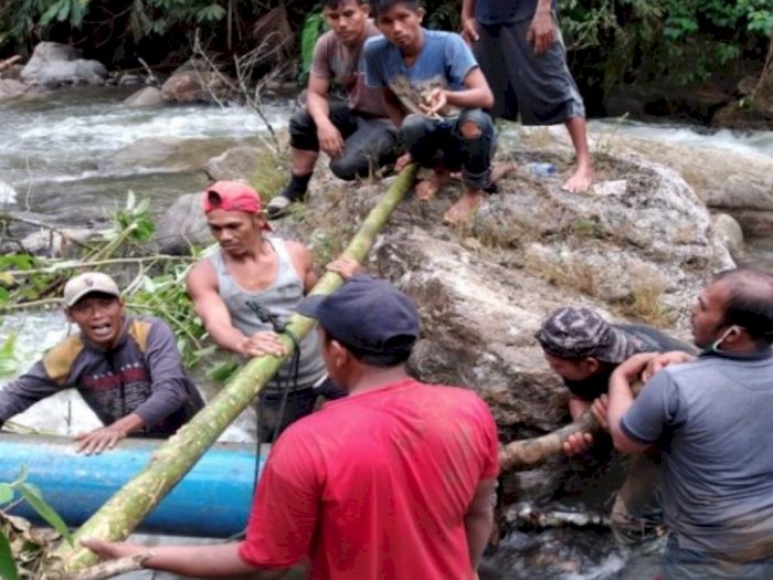 PDAM Tirtanadi Berjibaku Selesaikan Pipa Air yang Putus Akibat Banjir di Tapsel