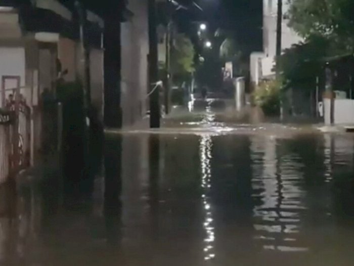 Kali Sunter Meluap, Cipinang Melayu Kebanjiran hingga 1 Meter