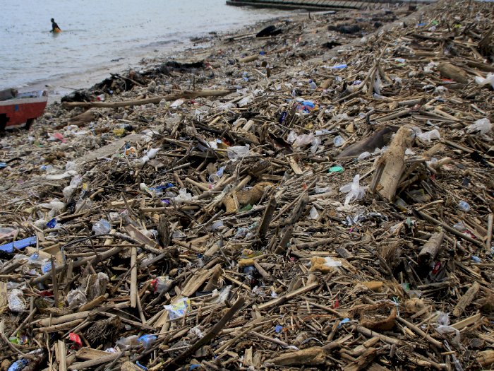 FOTO: Sampah di Pesisir Pantai Kupang