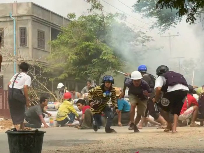  Sadis! Pasukan Keamanan Myanmar Tembaki Pekerja Medis yang Ikutan Demo
