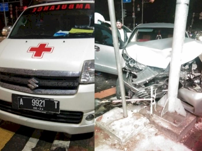 Terobos Lampu Merah di Jakpus, Mobil Ambulans 'Dihajar' Avanza hingga Ringsek