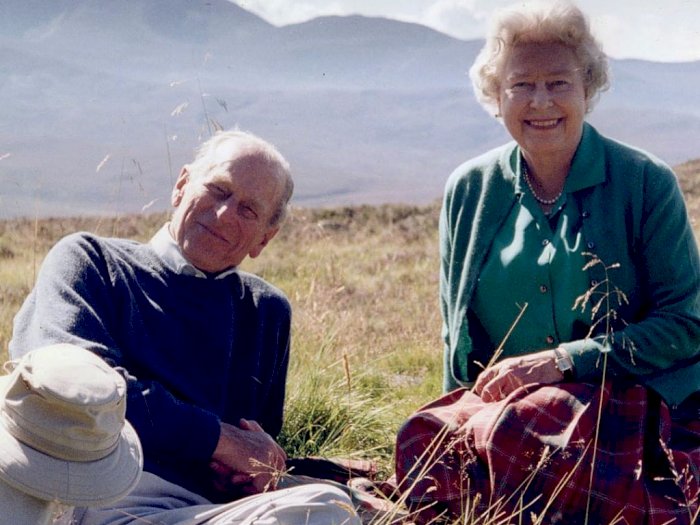 Menjelang Pemakaman, The Royal Family Unggah Foto Pangeran Philip dan Ratu Elizabeth II