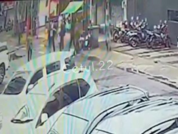 Detik-Detik Pengeroyokan Anggota Brimob dan Kopassus di Jaksel, Terekam CCTV!