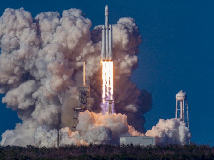 NASA Pilih SpaceX untuk Jalankan Misi Kirim Astronaut Perempuan Pertama ke Bulan!