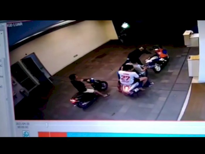 Viral! Pemotor Antar Korban Penusukan ke RS Lalu Ditinggalkan, Korban Sudah Tewas