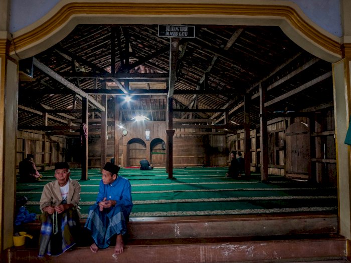 FOTO: Melihat Masjid Kayu Berusia 400 Tahun di Pandeglang